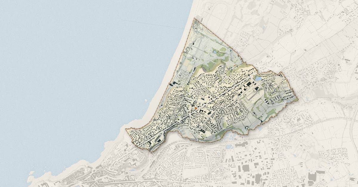 Portrait cartographique de Donville-les-Bains : relief, eau, forêts, bâti et voies, calculés à partir des données de l'IGN