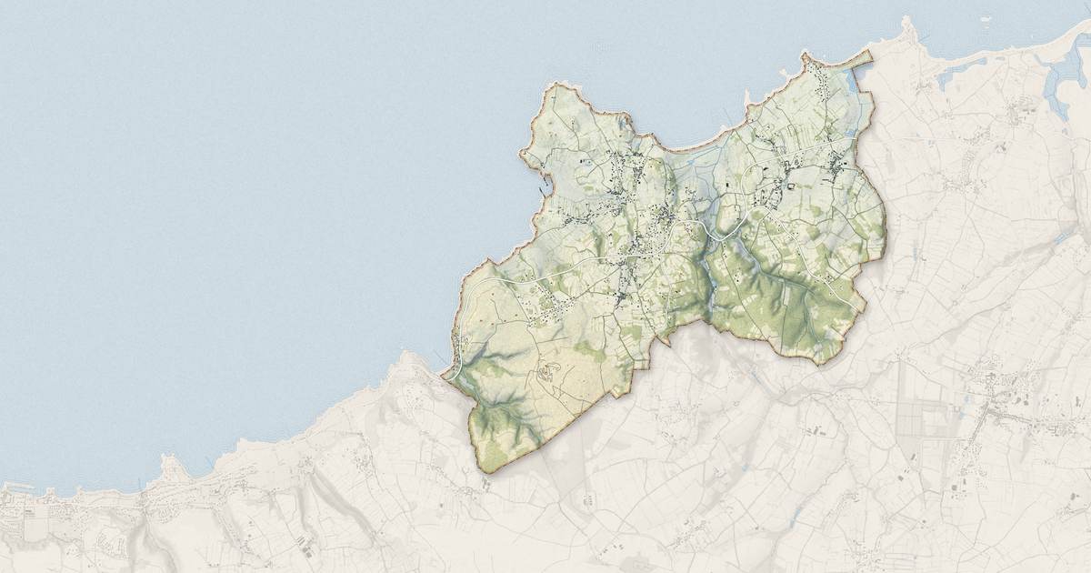 Portrait cartographique de Fermanville : relief, eau, forêts, bâti et voies, calculés à partir des données de l'IGN