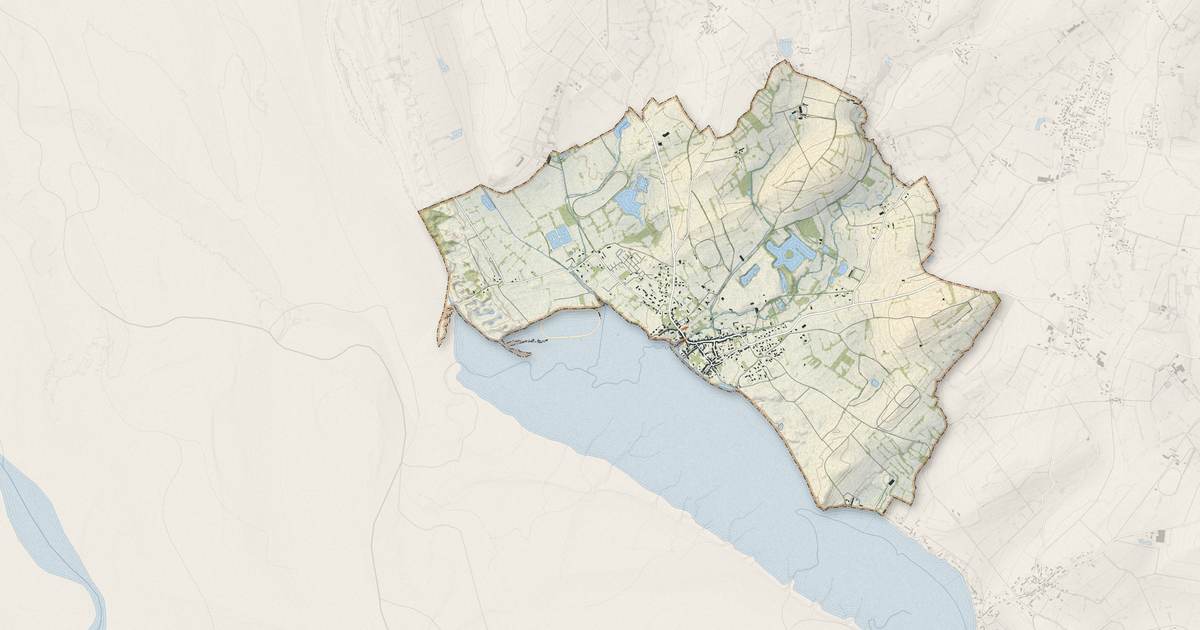 Portrait cartographique de Genêts : relief, eau, forêts, bâti et voies, calculés à partir des données de l'IGN