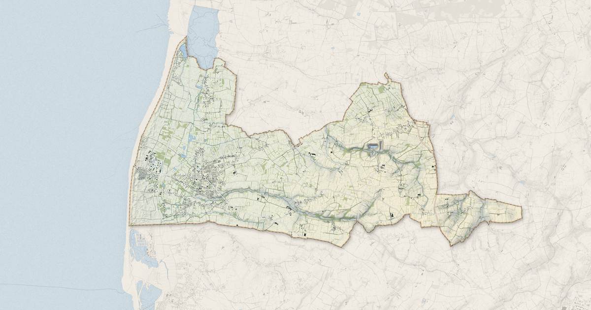 Portrait cartographique de Gouville-sur-Mer : relief, eau, forêts, bâti et voies, calculés à partir des données de l'IGN