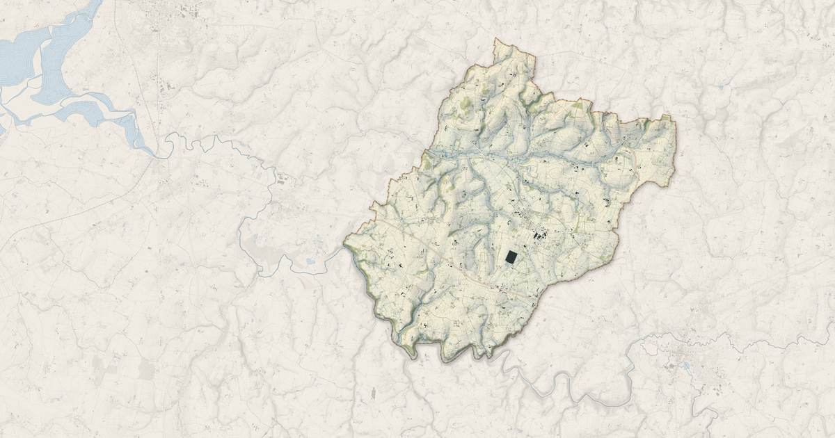 Portrait cartographique de Isigny-le-Buat : relief, eau, forêts, bâti et voies, calculés à partir des données de l'IGN