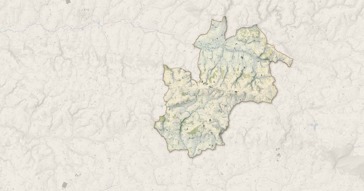 Portrait cartographique de Juvigny les Vallées : relief, eau, forêts, bâti et voies, calculés à partir des données de l'IGN