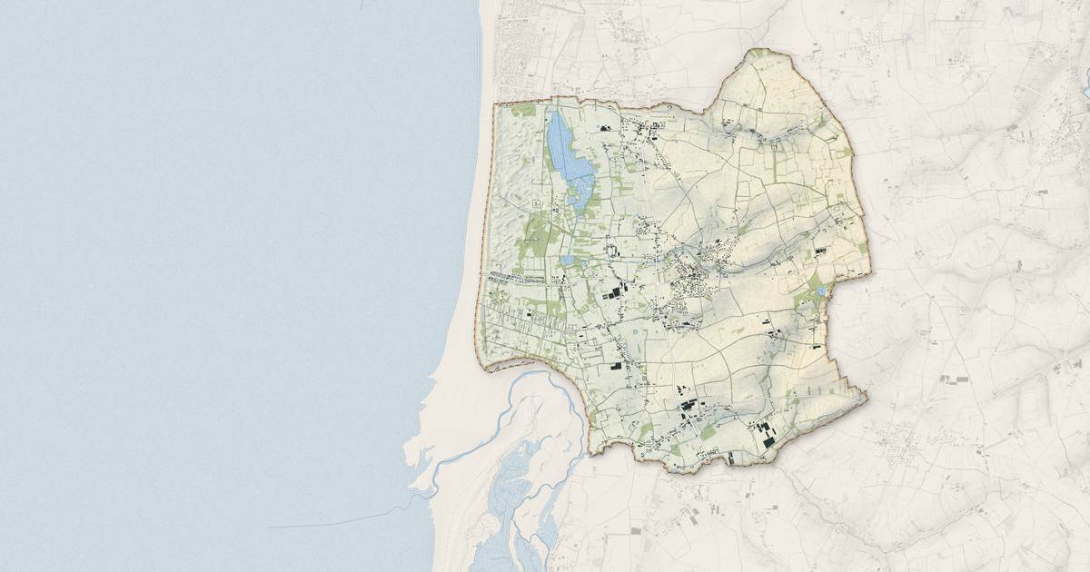 Portrait cartographique de Tourneville-sur-Mer : relief, eau, forêts, bâti et voies, calculés à partir des données de l'IGN