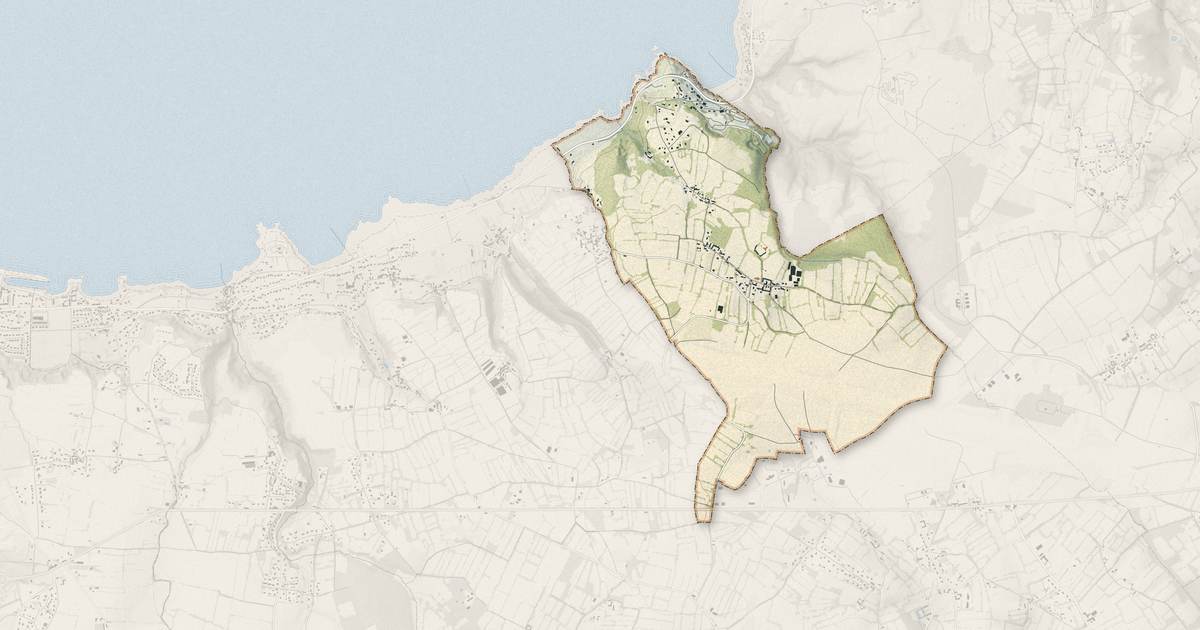 Portrait cartographique de Maupertus-sur-Mer : relief, eau, forêts, bâti et voies, calculés à partir des données de l'IGN