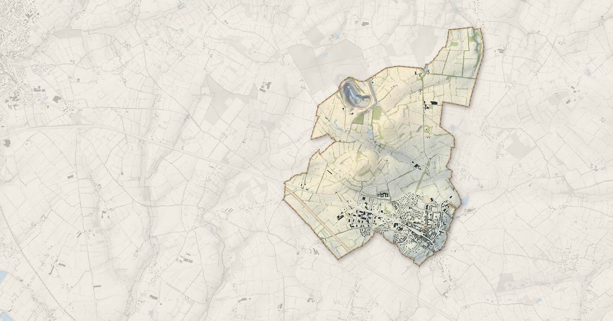 Portrait cartographique de Montebourg : relief, eau, forêts, bâti et voies, calculés à partir des données de l'IGN