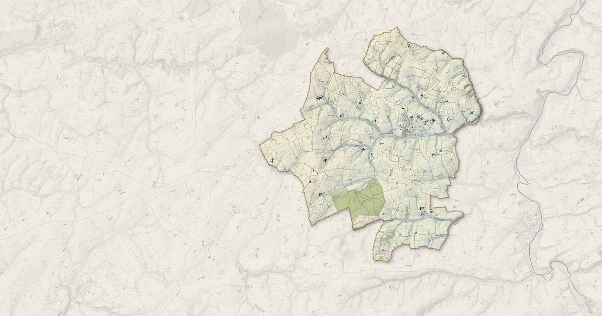 Portrait cartographique de Moyon Villages : relief, eau, forêts, bâti et voies, calculés à partir des données de l'IGN