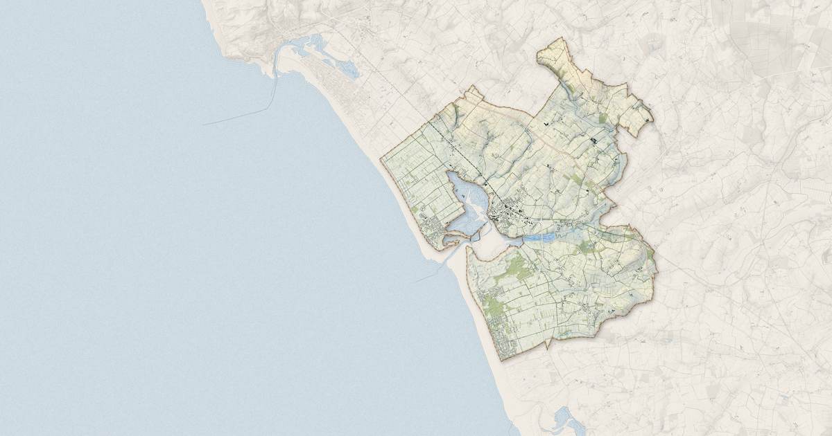 Portrait cartographique de Port-Bail-sur-Mer : relief, eau, forêts, bâti et voies, calculés à partir des données de l'IGN