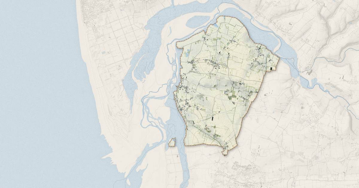 Portrait cartographique de Regnéville-sur-Mer : relief, eau, forêts, bâti et voies, calculés à partir des données de l'IGN