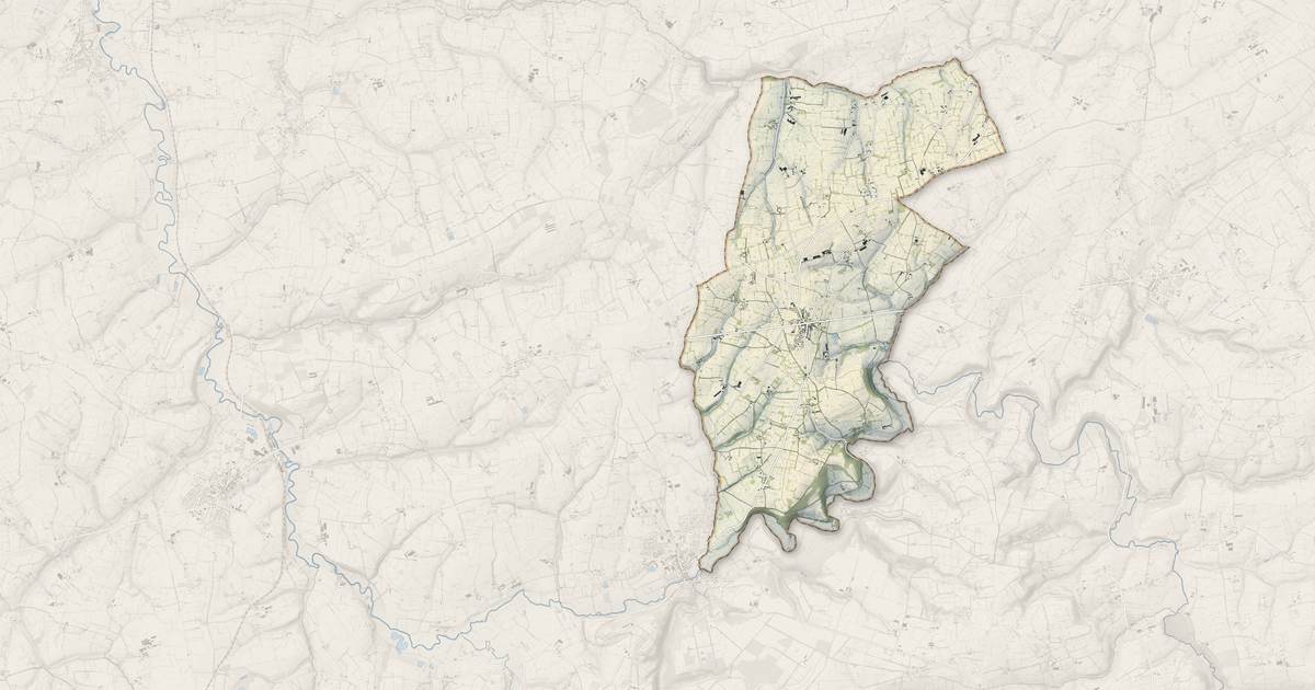 Portrait cartographique de Saint-Denis-le-Gast : relief, eau, forêts, bâti et voies, calculés à partir des données de l'IGN