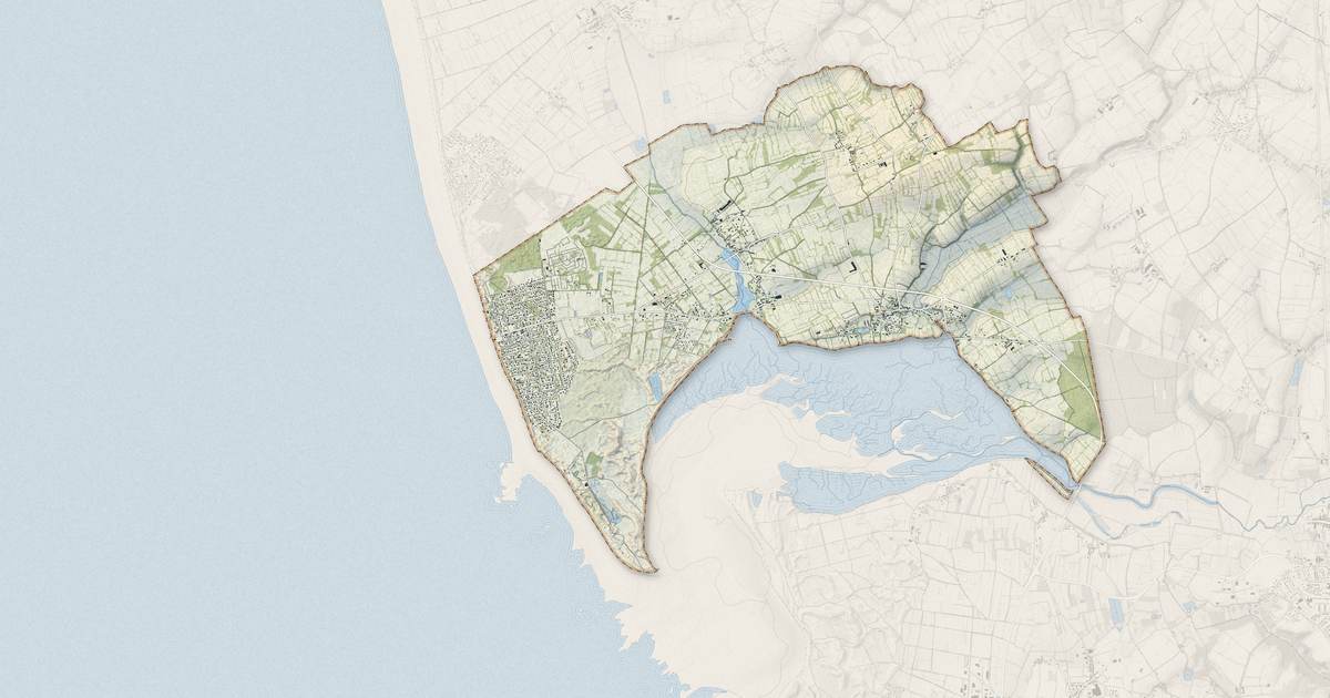 Portrait cartographique de Saint-Germain-sur-Ay : relief, eau, forêts, bâti et voies, calculés à partir des données de l'IGN