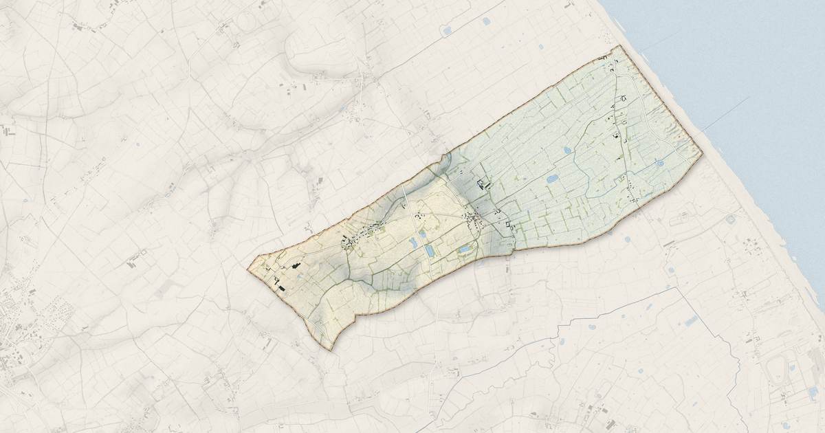 Portrait cartographique de Saint-Martin-de-Varreville : relief, eau, forêts, bâti et voies, calculés à partir des données de l'IGN