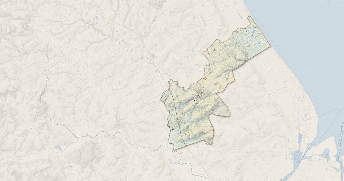 Portrait cartographique de Sainte-Mère-Église : relief, eau, forêts, bâti et voies, calculés à partir des données de l'IGN