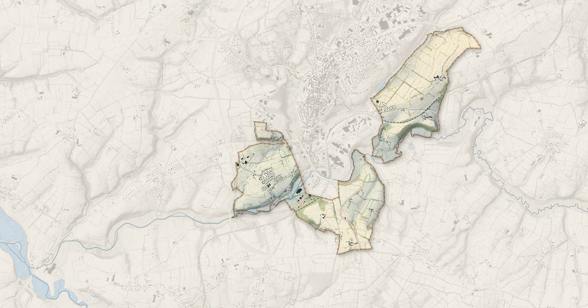 Portrait cartographique de Saint-Pierre-de-Coutances : relief, eau, forêts, bâti et voies, calculés à partir des données de l'IGN