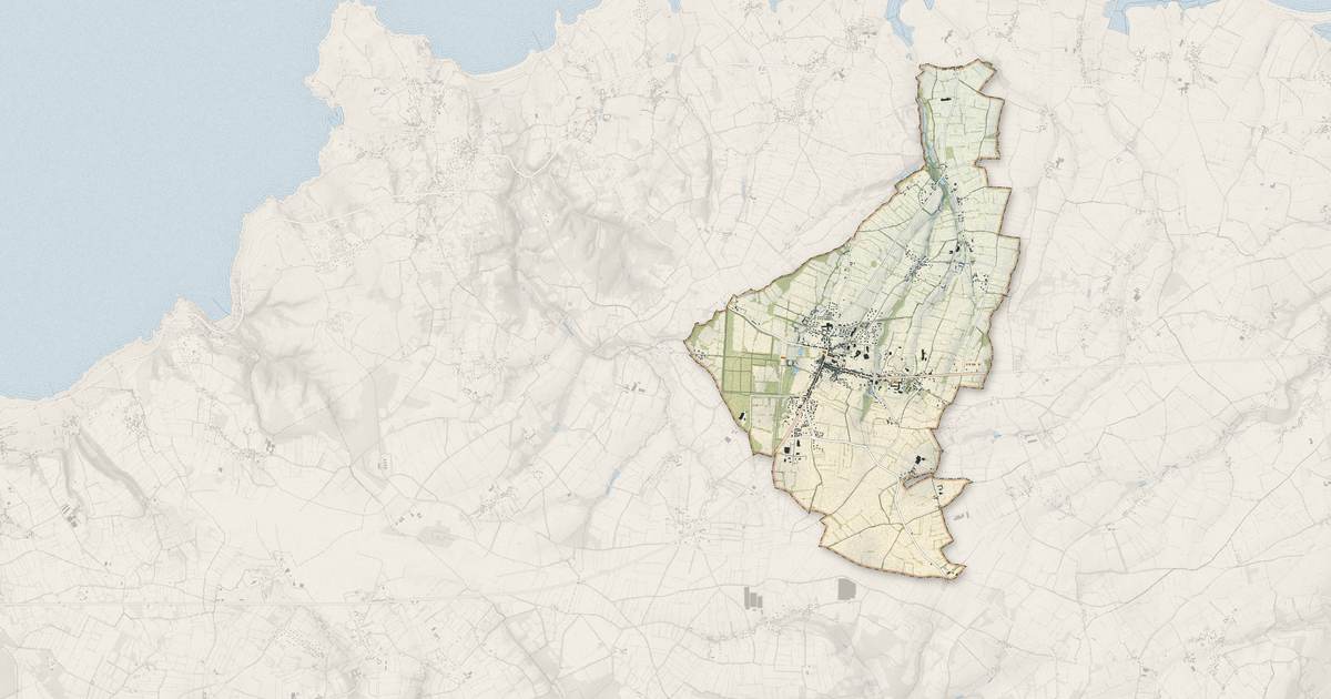 Portrait cartographique de Saint-Pierre-Église : relief, eau, forêts, bâti et voies, calculés à partir des données de l'IGN