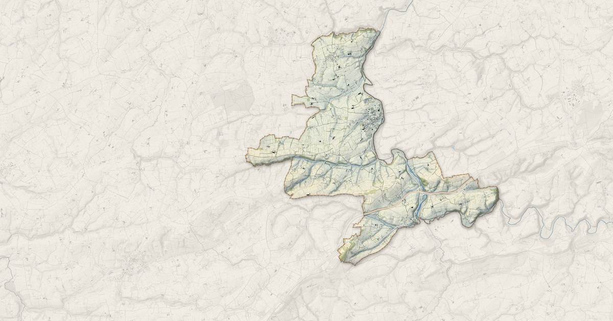 Portrait cartographique de Tessy-Bocage : relief, eau, forêts, bâti et voies, calculés à partir des données de l'IGN