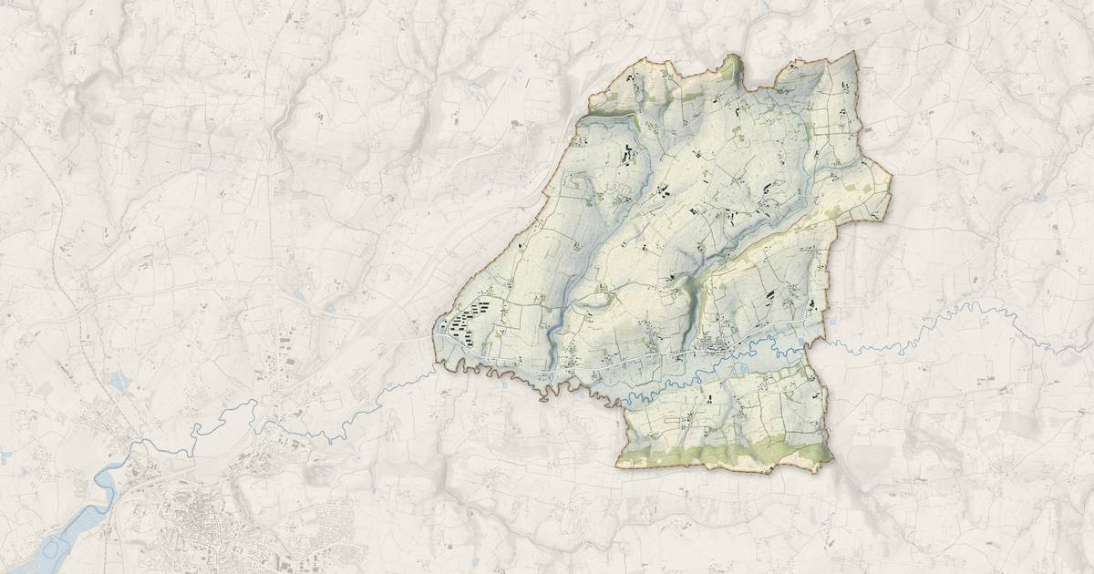 Portrait cartographique de Tirepied-sur-Sée : relief, eau, forêts, bâti et voies, calculés à partir des données de l'IGN