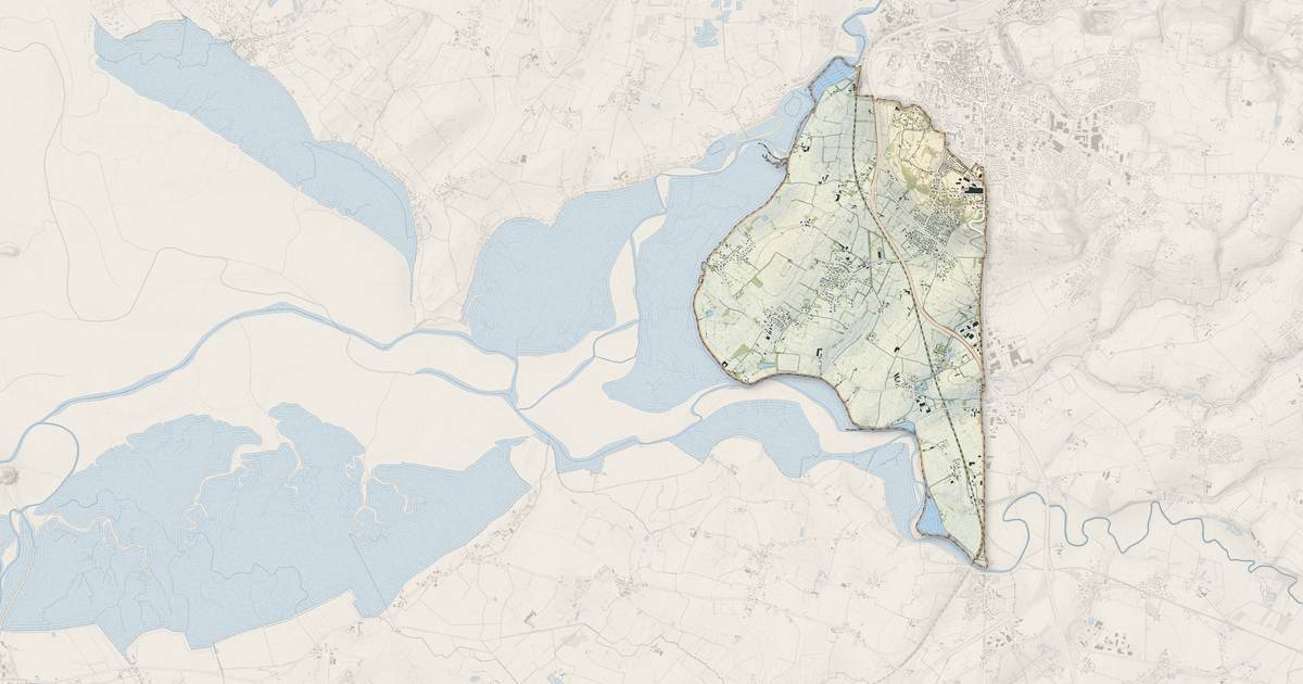 Portrait cartographique de Le Val-Saint-Père : relief, eau, forêts, bâti et voies, calculés à partir des données de l'IGN