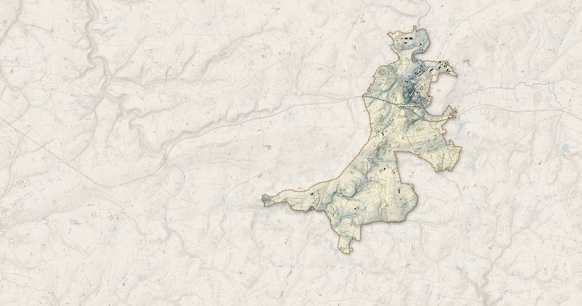 Portrait cartographique de Villedieu-les-Poêles-Rouffigny : relief, eau, forêts, bâti et voies, calculés à partir des données de l'IGN