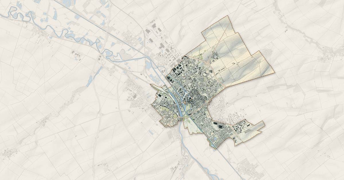 Portrait cartographique de Châlons-en-Champagne : relief, eau, forêts, bâti et voies, calculés à partir des données de l'IGN
