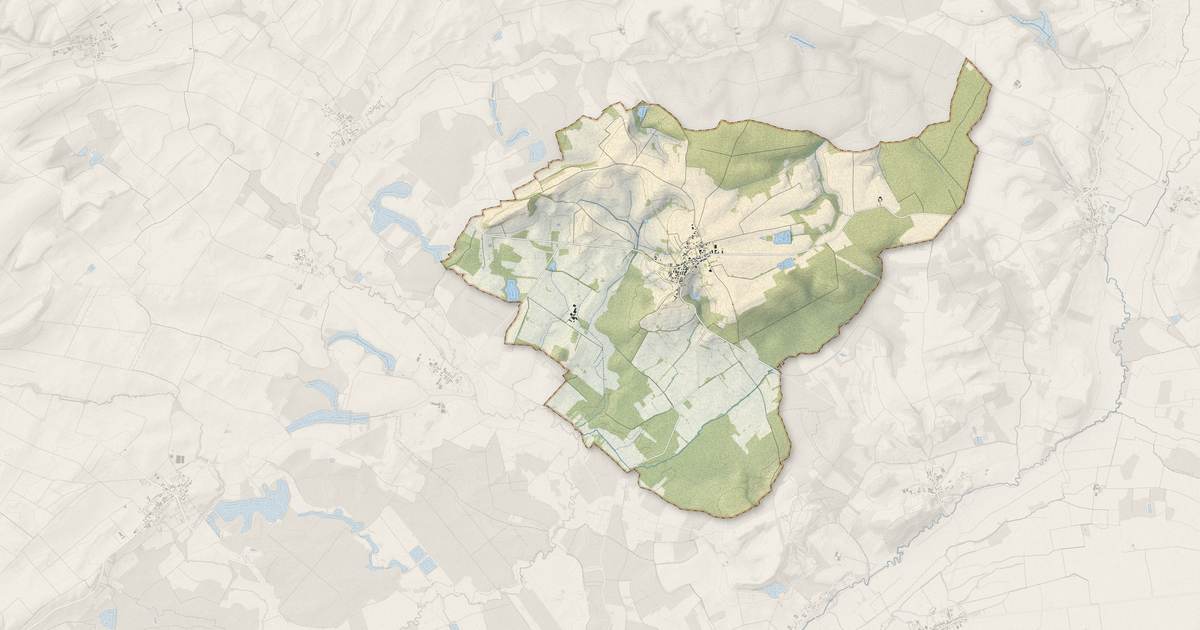 Portrait cartographique de Charmont : relief, eau, forêts, bâti et voies, calculés à partir des données de l'IGN