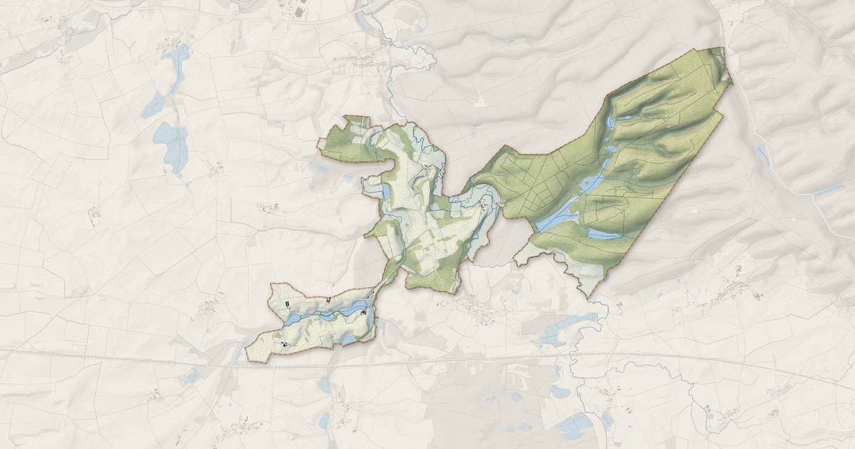Portrait cartographique de Châtrices : relief, eau, forêts, bâti et voies, calculés à partir des données de l'IGN