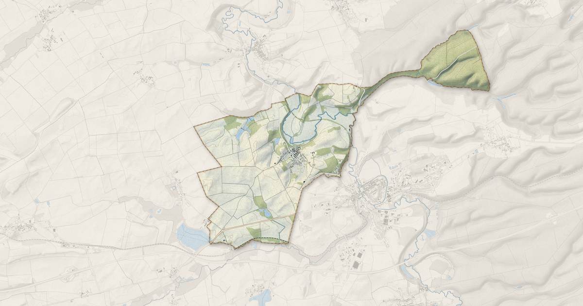 Portrait cartographique de Chaudefontaine : relief, eau, forêts, bâti et voies, calculés à partir des données de l'IGN