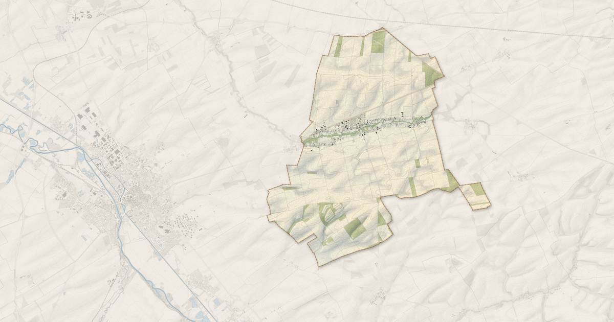 Portrait cartographique de Courtisols : relief, eau, forêts, bâti et voies, calculés à partir des données de l'IGN