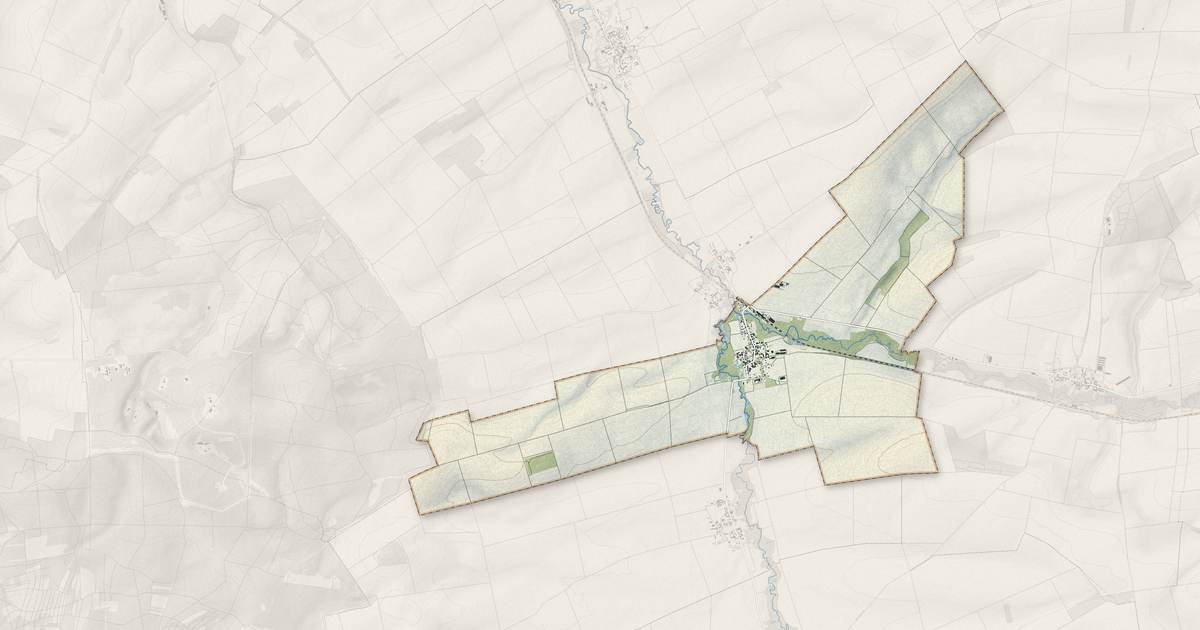 Portrait cartographique de Dontrien : relief, eau, forêts, bâti et voies, calculés à partir des données de l'IGN