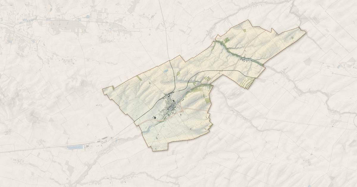 Portrait cartographique de Fère-Champenoise : relief, eau, forêts, bâti et voies, calculés à partir des données de l'IGN
