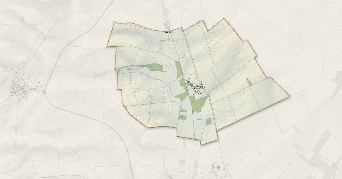 Portrait cartographique de Queudes : relief, eau, forêts, bâti et voies, calculés à partir des données de l'IGN
