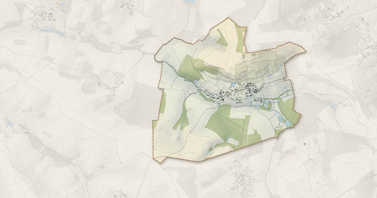 Portrait cartographique de Saint-Euphraise-et-Clairizet : relief, eau, forêts, bâti et voies, calculés à partir des données de l'IGN