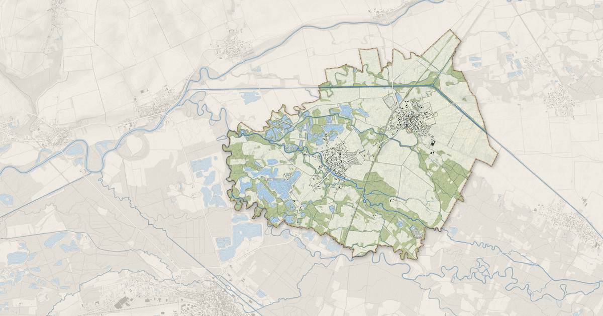 Portrait cartographique de Saint-Just-Sauvage : relief, eau, forêts, bâti et voies, calculés à partir des données de l'IGN