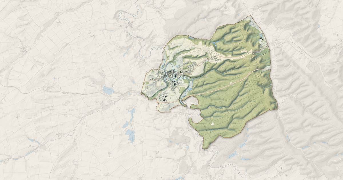 Portrait cartographique de Sainte-Menehould : relief, eau, forêts, bâti et voies, calculés à partir des données de l'IGN