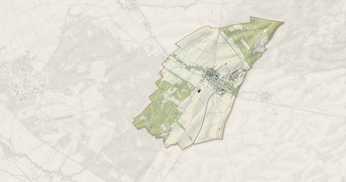 Portrait cartographique de Suippes : relief, eau, forêts, bâti et voies, calculés à partir des données de l'IGN