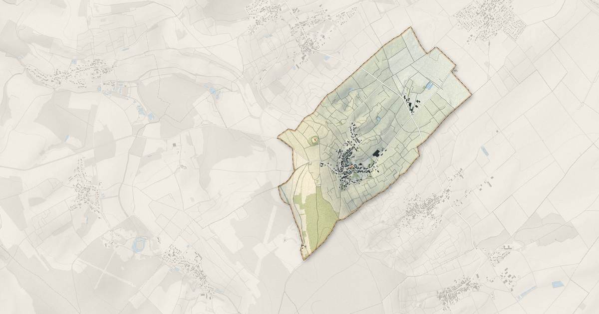 Portrait cartographique de Ville-Dommange : relief, eau, forêts, bâti et voies, calculés à partir des données de l'IGN