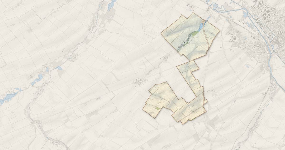 Portrait cartographique de Villers-le-Château : relief, eau, forêts, bâti et voies, calculés à partir des données de l'IGN