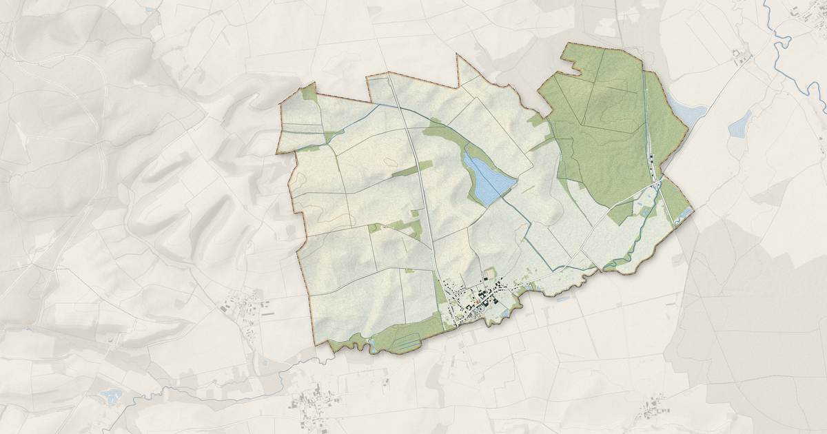 Portrait cartographique de Ville-sur-Tourbe : relief, eau, forêts, bâti et voies, calculés à partir des données de l'IGN
