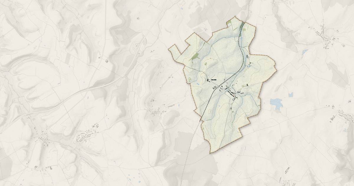 Portrait cartographique de Avrecourt : relief, eau, forêts, bâti et voies, calculés à partir des données de l'IGN