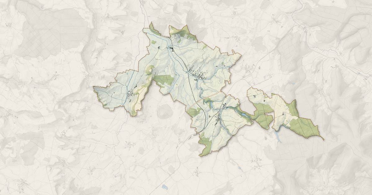 Portrait cartographique de Breuvannes-en-Bassigny : relief, eau, forêts, bâti et voies, calculés à partir des données de l'IGN