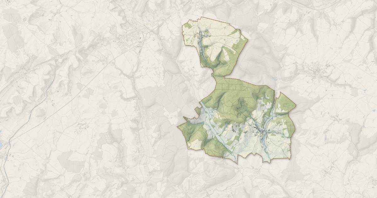 Portrait cartographique de Champsevraine : relief, eau, forêts, bâti et voies, calculés à partir des données de l'IGN