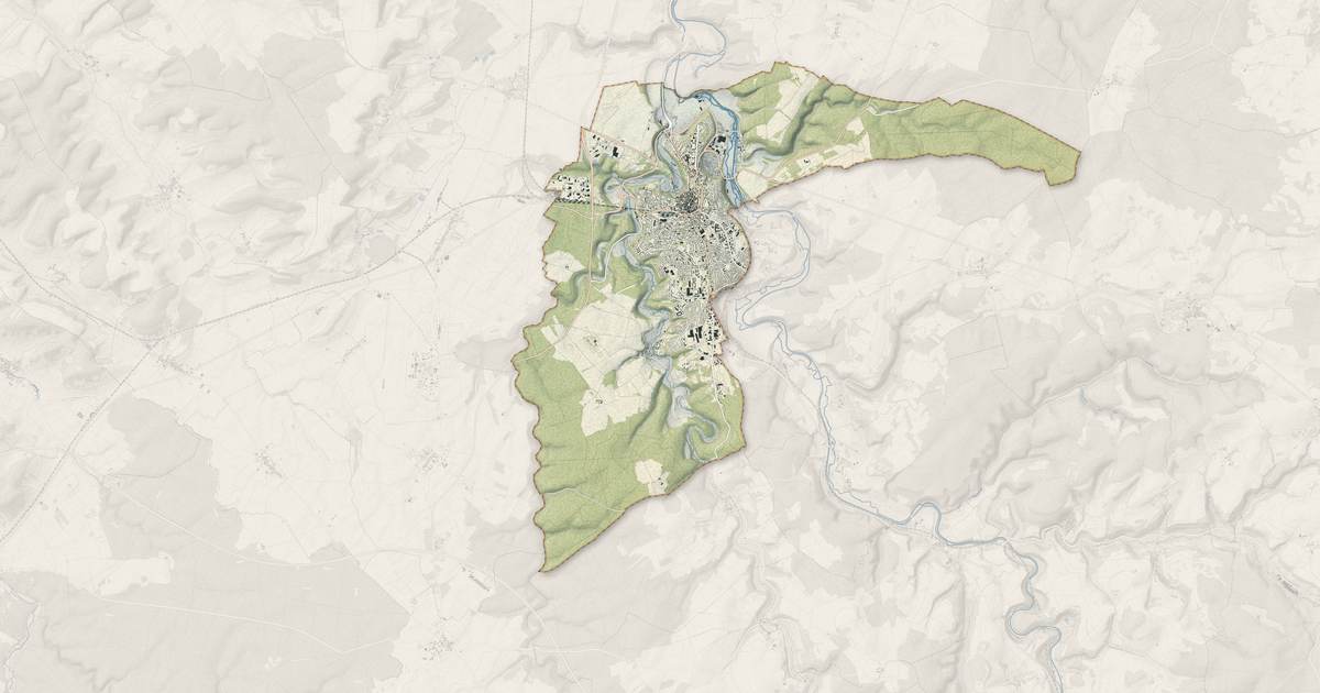 Portrait cartographique de Chaumont : relief, eau, forêts, bâti et voies, calculés à partir des données de l'IGN