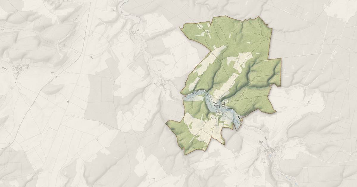Portrait cartographique de Cour-l'Évêque : relief, eau, forêts, bâti et voies, calculés à partir des données de l'IGN