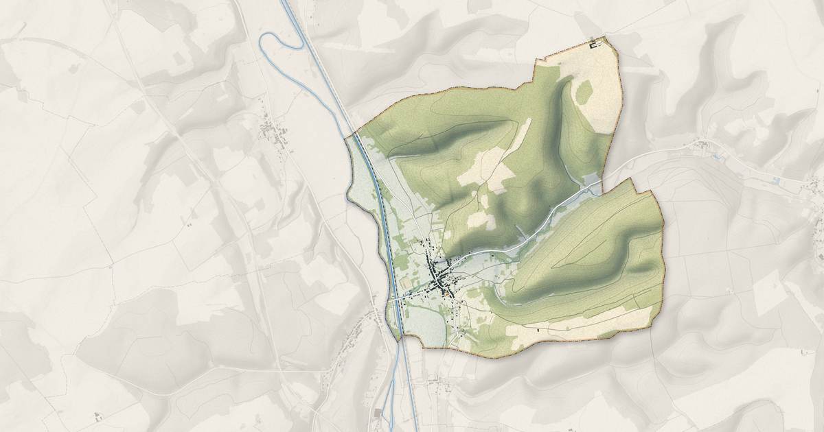 Portrait cartographique de Curel : relief, eau, forêts, bâti et voies, calculés à partir des données de l'IGN