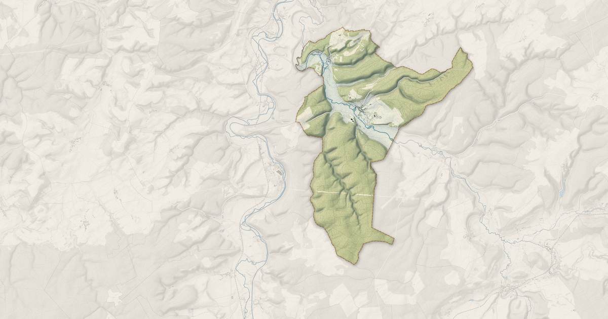 Portrait cartographique de Doulaincourt-Saucourt : relief, eau, forêts, bâti et voies, calculés à partir des données de l'IGN