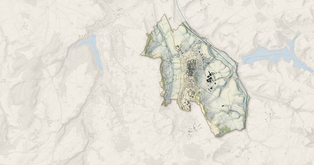 Portrait cartographique de Langres : relief, eau, forêts, bâti et voies, calculés à partir des données de l'IGN
