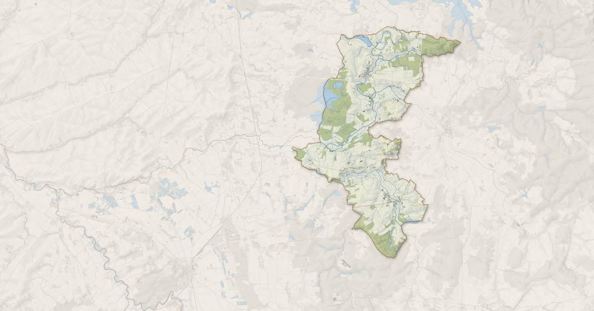 Portrait cartographique de Rives Dervoises : relief, eau, forêts, bâti et voies, calculés à partir des données de l'IGN