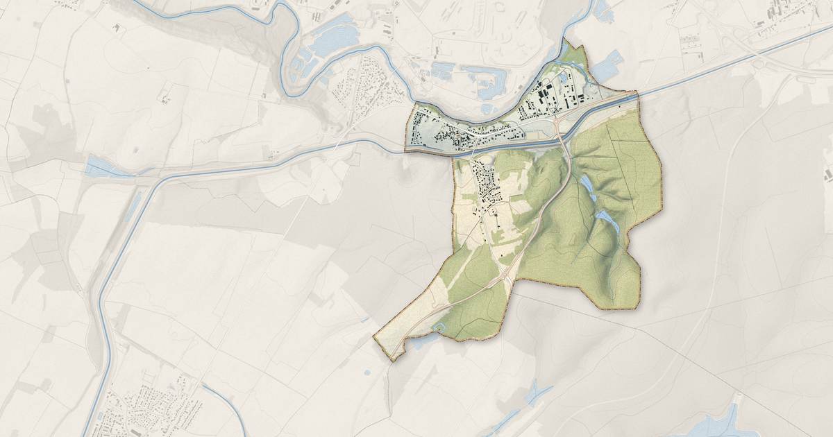Portrait cartographique de Valcourt : relief, eau, forêts, bâti et voies, calculés à partir des données de l'IGN