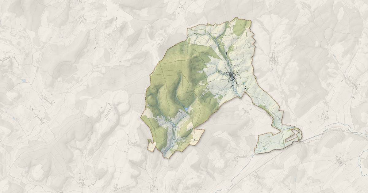 Portrait cartographique de Voisey : relief, eau, forêts, bâti et voies, calculés à partir des données de l'IGN