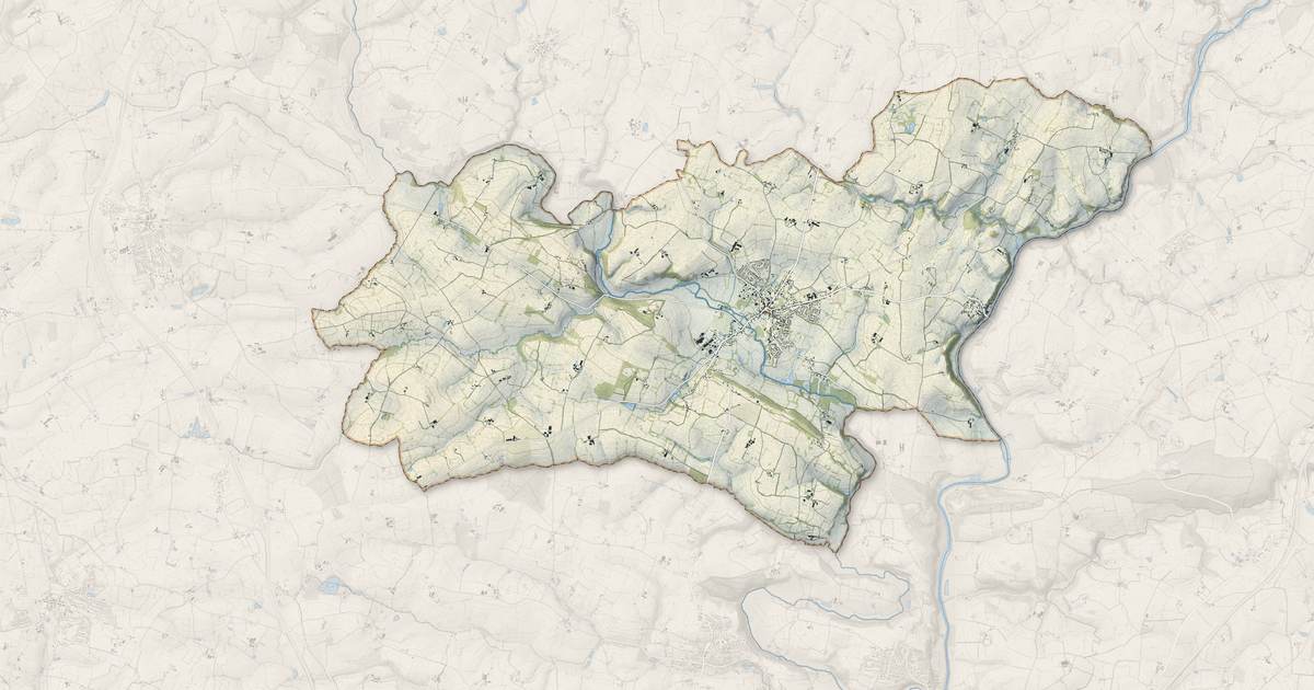 Portrait cartographique de Andouillé : relief, eau, forêts, bâti et voies, calculés à partir des données de l'IGN