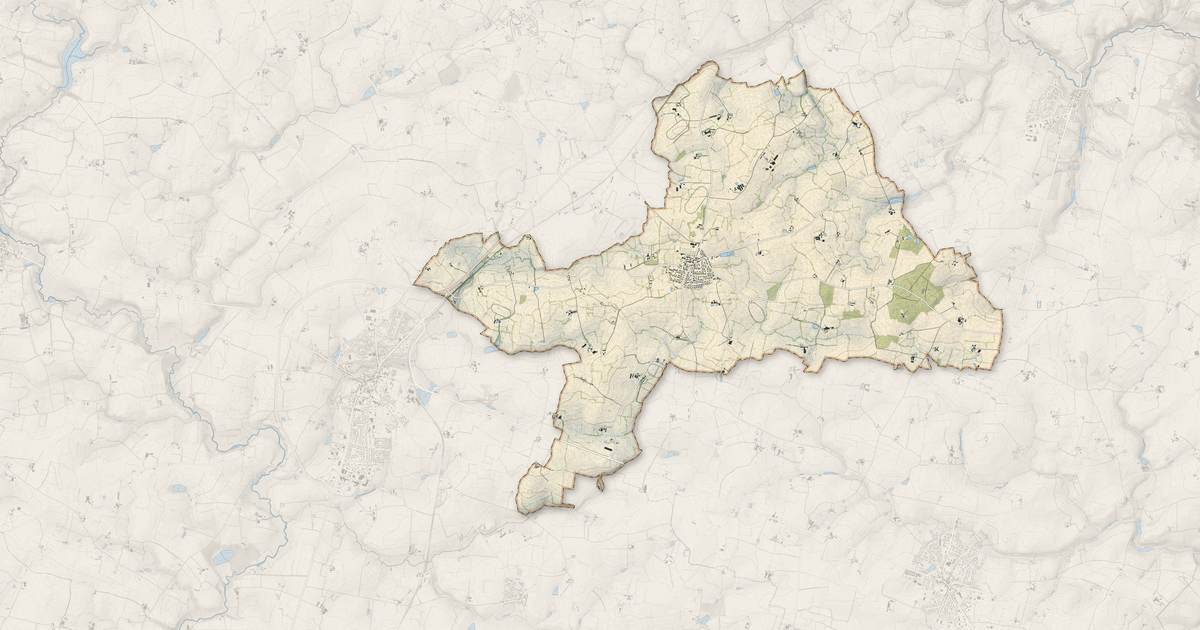 Portrait cartographique de Astillé : relief, eau, forêts, bâti et voies, calculés à partir des données de l'IGN